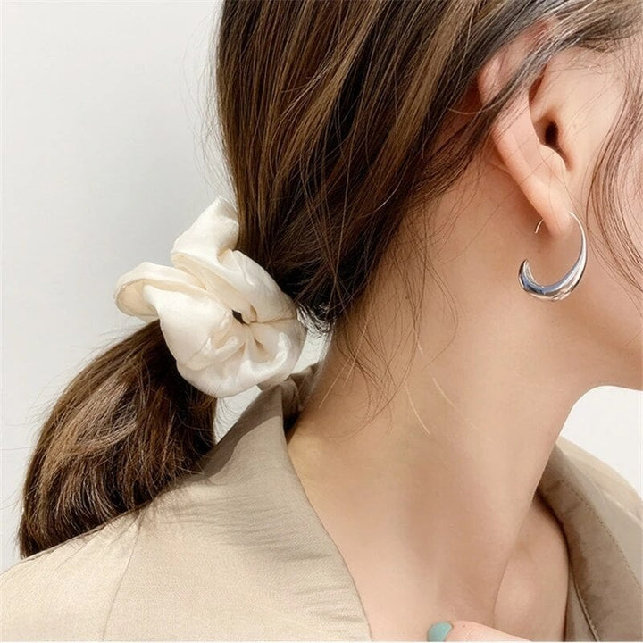 豪華な金と銀のリング