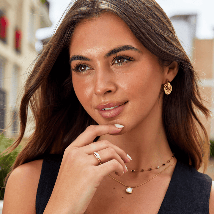 層のある黄金のサハラリング